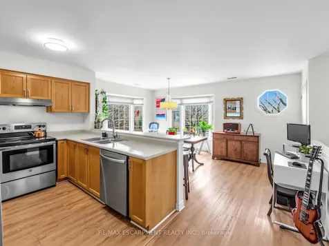 705 Cumberland Avenue Burlington ON L7N 3W4