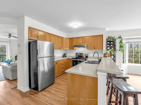 705 Cumberland Avenue Burlington ON L7N 3W4