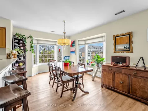 705 Cumberland Avenue Burlington ON L7N 3W4