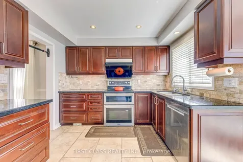1386 Silversmith Drive Oakville ON L6M 2X4