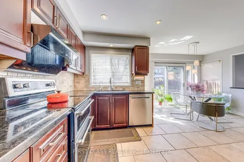 1386 Silversmith Drive Oakville ON L6M 2X4