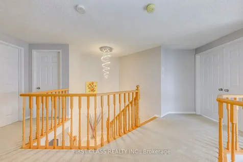 1386 Silversmith Drive Oakville ON L6M 2X4