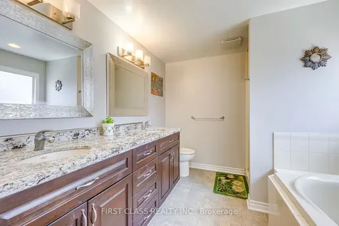 1386 Silversmith Drive Oakville ON L6M 2X4