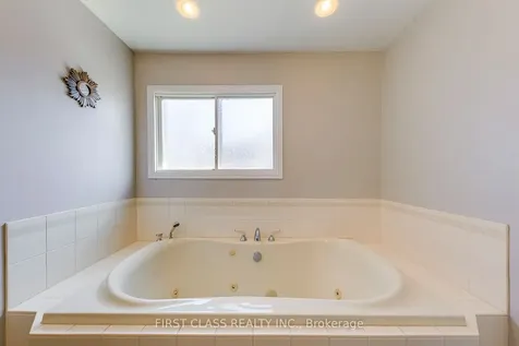 1386 Silversmith Drive Oakville ON L6M 2X4