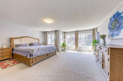 1386 Silversmith Drive Oakville ON L6M 2X4