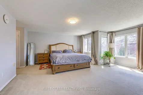 1386 Silversmith Drive Oakville ON L6M 2X4