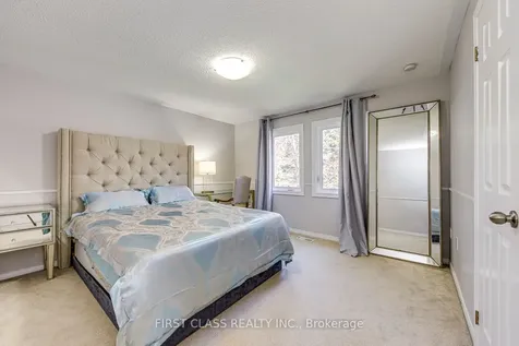 1386 Silversmith Drive Oakville ON L6M 2X4