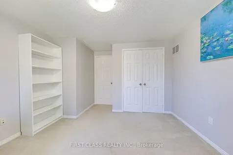 1386 Silversmith Drive Oakville ON L6M 2X4