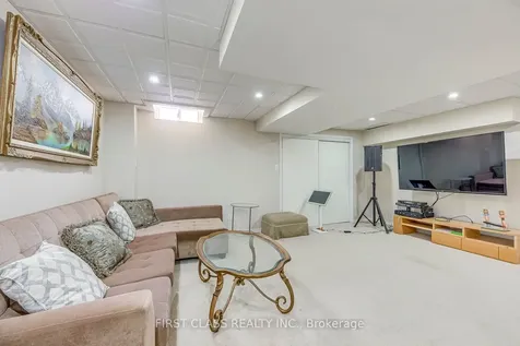 1386 Silversmith Drive Oakville ON L6M 2X4