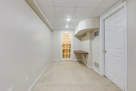 1386 Silversmith Drive Oakville ON L6M 2X4
