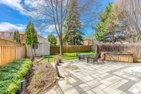 1386 Silversmith Drive Oakville ON L6M 2X4