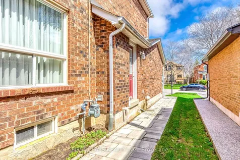 1386 Silversmith Drive Oakville ON L6M 2X4