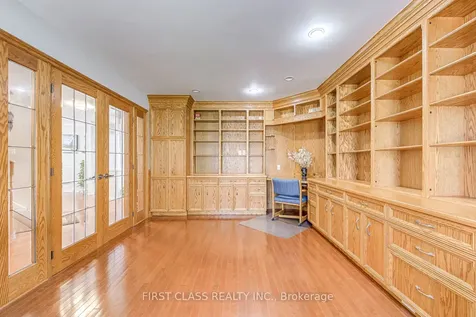 1386 Silversmith Drive Oakville ON L6M 2X4