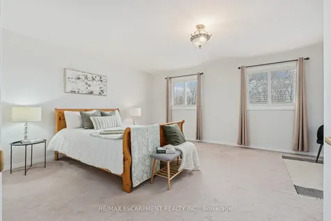 2393 Dalebrook Drive Oakville ON L6H 6K4