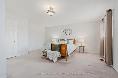 2393 Dalebrook Drive Oakville ON L6H 6K4