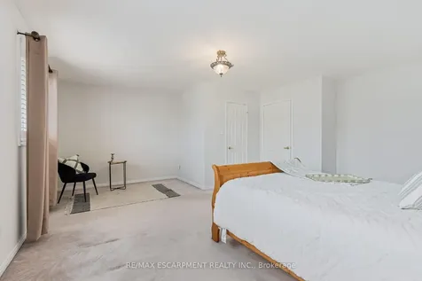 2393 Dalebrook Drive Oakville ON L6H 6K4