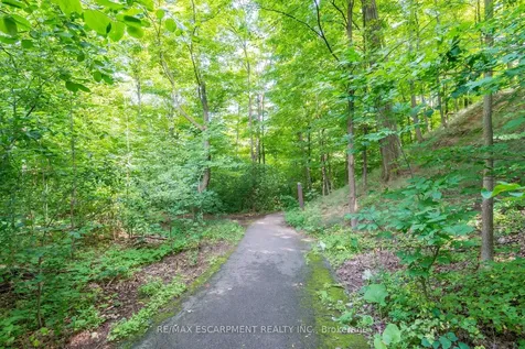 2393 Dalebrook Drive Oakville ON L6H 6K4