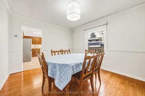 4 Mount Forest Drive Brampton ON L6Z 1B7