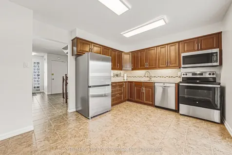 4 Mount Forest Drive Brampton ON L6Z 1B7