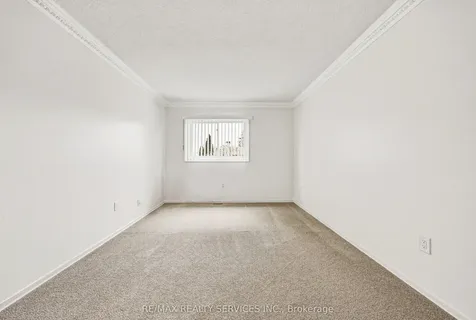 4 Mount Forest Drive Brampton ON L6Z 1B7