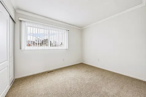 4 Mount Forest Drive Brampton ON L6Z 1B7