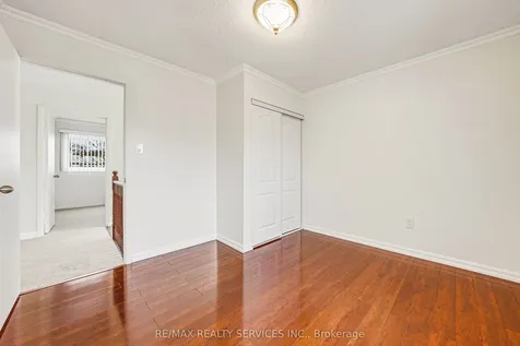 4 Mount Forest Drive Brampton ON L6Z 1B7