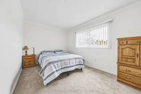 4 Mount Forest Drive Brampton ON L6Z 1B7