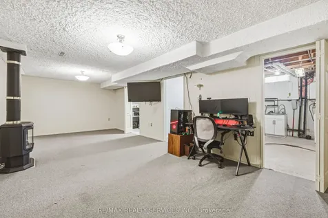4 Mount Forest Drive Brampton ON L6Z 1B7
