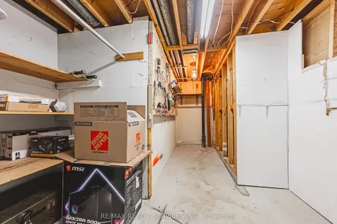 4 Mount Forest Drive Brampton ON L6Z 1B7