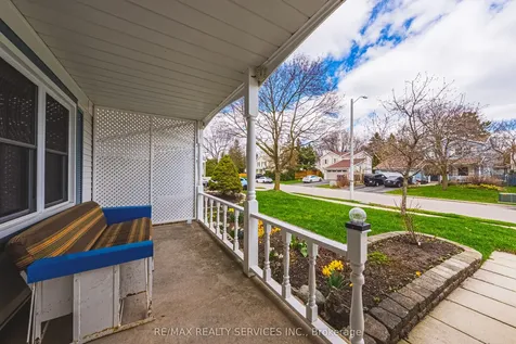 4 Mount Forest Drive Brampton ON L6Z 1B7