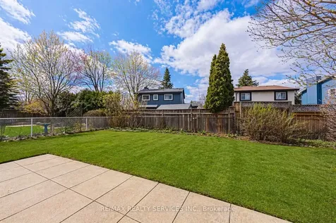 4 Mount Forest Drive Brampton ON L6Z 1B7