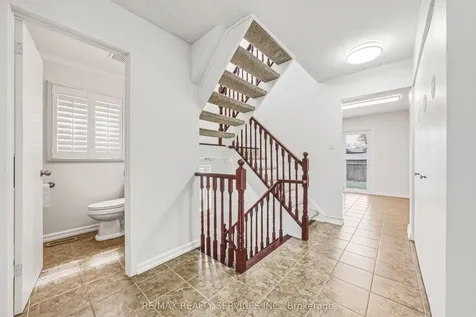 4 Mount Forest Drive Brampton ON L6Z 1B7