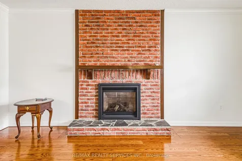 4 Mount Forest Drive Brampton ON L6Z 1B7
