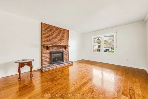 4 Mount Forest Drive Brampton ON L6Z 1B7