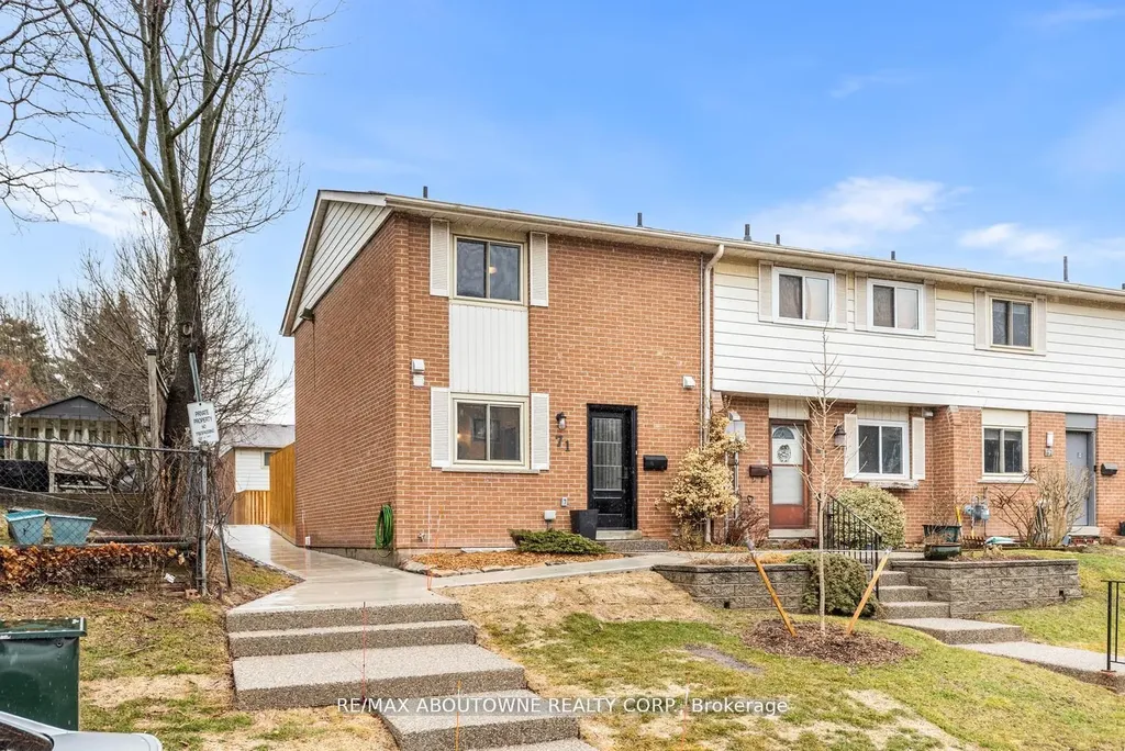 71 Sarah Lane Oakville ON L6L 3V2