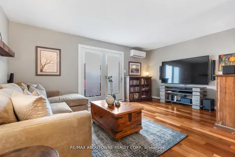 71 Sarah Lane Oakville ON L6L 3V2