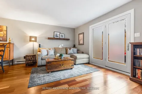 71 Sarah Lane Oakville ON L6L 3V2