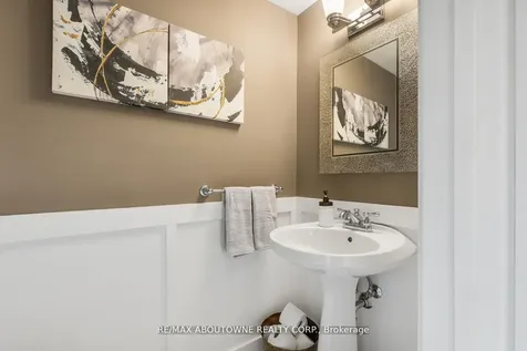 71 Sarah Lane Oakville ON L6L 3V2
