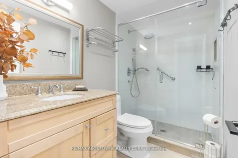 71 Sarah Lane Oakville ON L6L 3V2