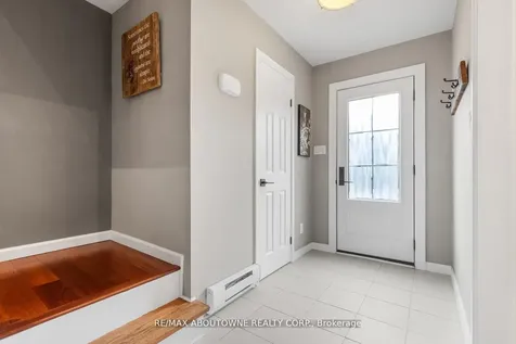 71 Sarah Lane Oakville ON L6L 3V2