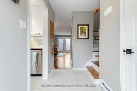 71 Sarah Lane Oakville ON L6L 3V2