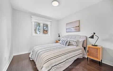 1207 Pinegrove Road Oakville ON L6L 2W8