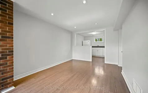 1207 Pinegrove Road Oakville ON L6L 2W8