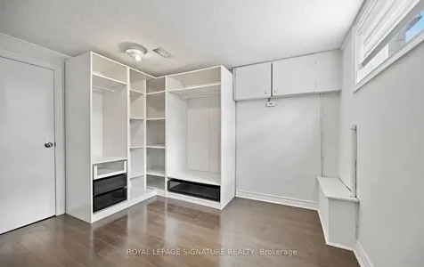 1207 Pinegrove Road Oakville ON L6L 2W8