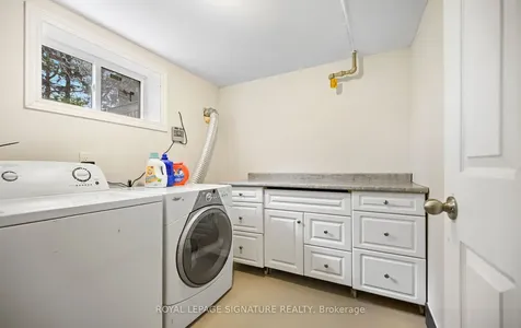 1207 Pinegrove Road Oakville ON L6L 2W8
