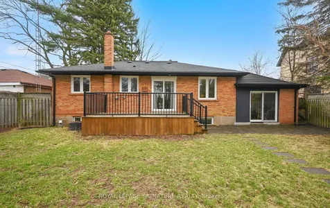 1207 Pinegrove Road Oakville ON L6L 2W8