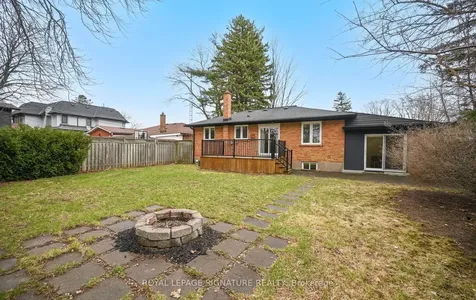 1207 Pinegrove Road Oakville ON L6L 2W8
