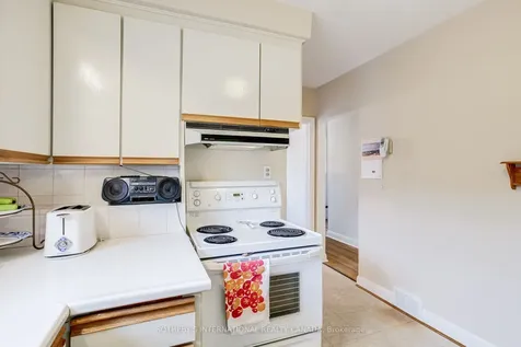 16 Paulart Drive Toronto ON M9B 3V4