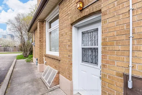 16 Paulart Drive Toronto ON M9B 3V4
