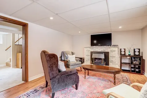 16 Paulart Drive Toronto ON M9B 3V4